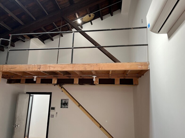 More Photos Of 310 Meserole St, Brooklyn Flex For Lease
