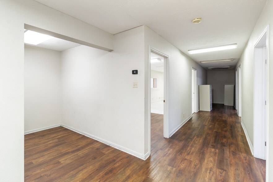 More Photos Of 1902 Pinon Dr, College Station Warehouse For Lease