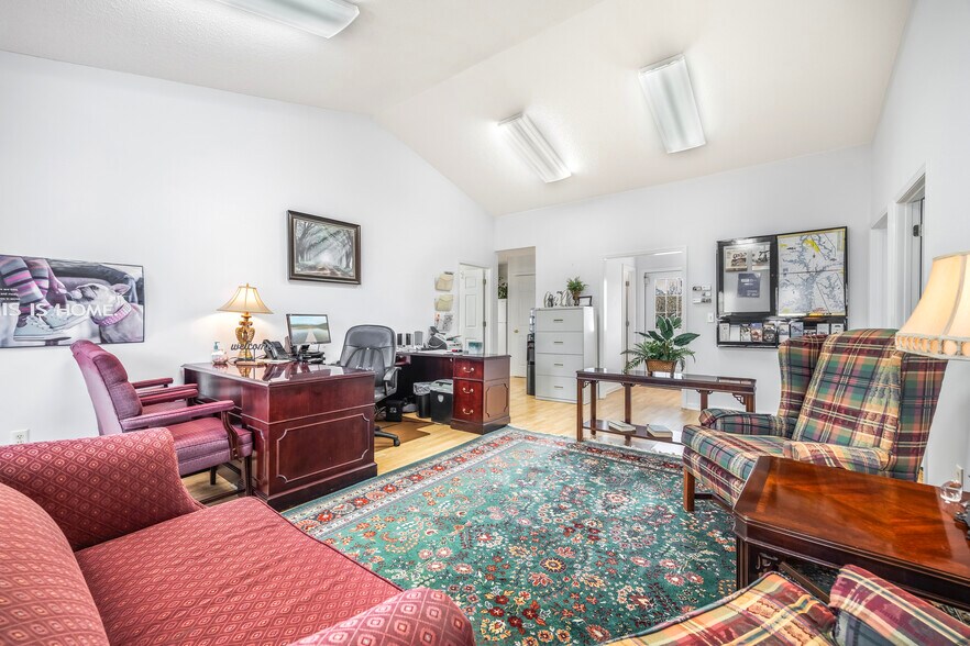 More Photos Of 13325 Jones St, Lavonia Office For Sale
