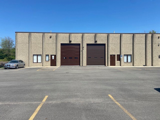 Primary Photo Of 868-878 Tower Rd, Mundelein Light Distribution For Lease