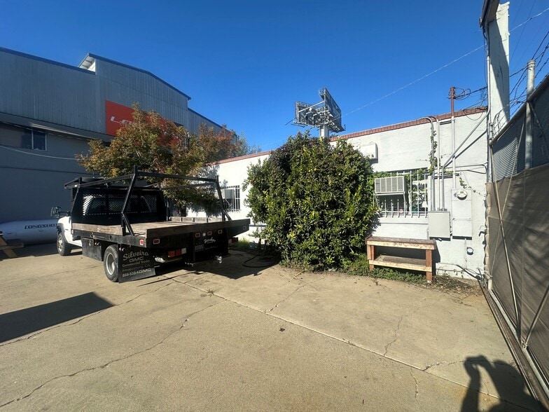 More Photos Of 3425 Ettie St, Oakland Warehouse For Lease