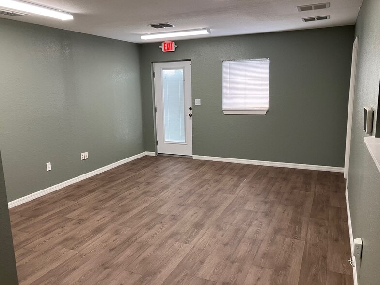 More Photos Of 7660 SE 59th Ct, Ocala Flex For Lease
