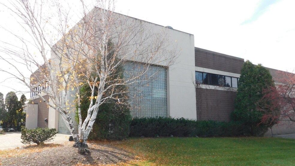 More Photos Of 111 Maltese Dr, Totowa Truck Terminal For Lease