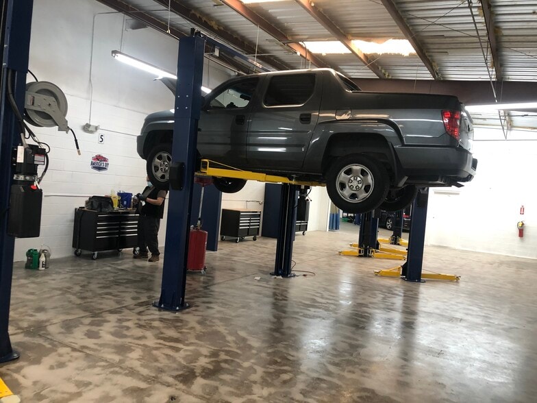 More Photos Of 5830 Plaza Pky, Douglasville Auto Repair For Sale