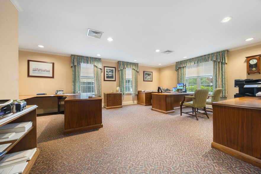 More Photos Of 828 Lynn Fells Pky, Melrose Office For Lease