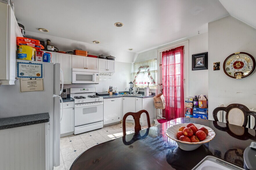 More Photos Of 461 Linwood Ave, Buffalo Apartments For Sale