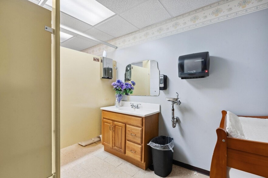 More Photos Of 8340 Pippin Rd, Cincinnati Specialty For Sale