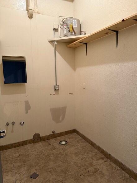 More Photos Of 210 E Main St, Montrose Office For Lease