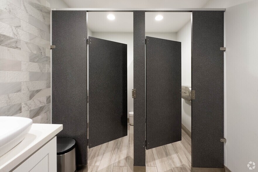 More Photos Of 140 S Flower St, Orange Medical For Lease