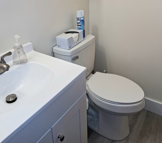 More Photos Of 7655 Five Mile Rd, Cincinnati Medical For Sale