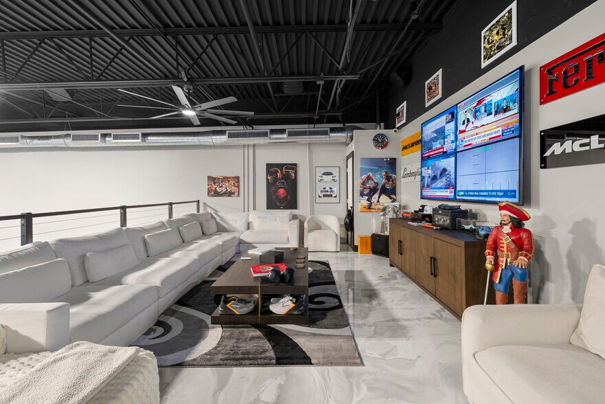 More Photos Of 1111 N 34th St, Tampa Self Storage For Sale