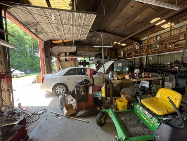 More Photos Of 1510 Pioneer Rd, Henry Auto Repair For Sale