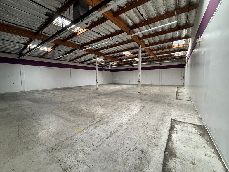 More Photos Of 2540 Main St, Chula Vista Warehouse For Lease