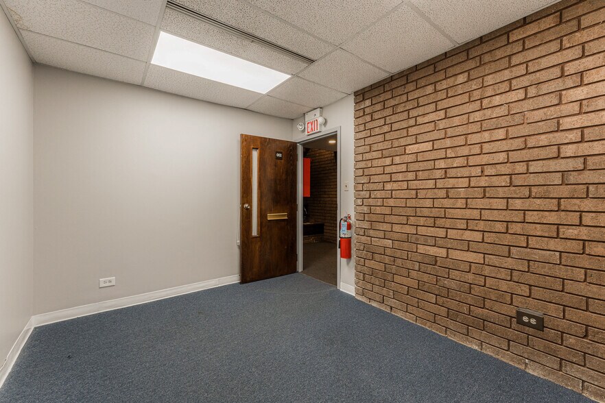 More Photos Of 62 Orland Square Dr, Orland Park Office For Sale