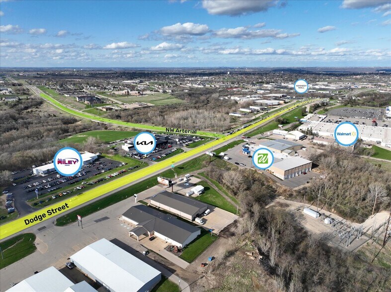 More Photos Of 4478-4488 Dodge St, Dubuque General Retail For Sale