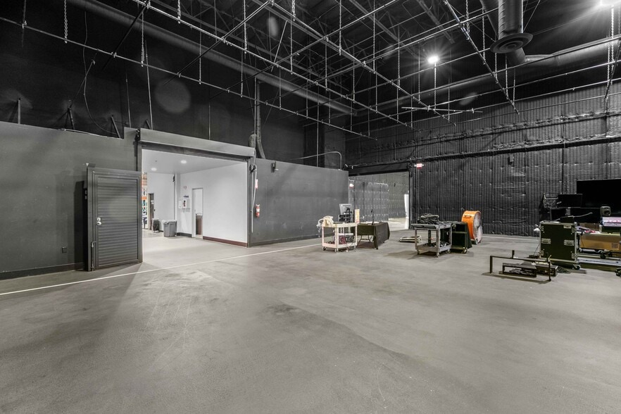 More Photos Of 2850 Ontario St, Burbank Warehouse For Lease