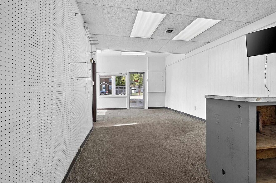 More Photos Of 201 E Green Bay St, Bonduel Service Station For Sale