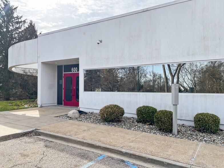 More Photos Of 600 Plastics Pl, Kalamazoo Coworking Space