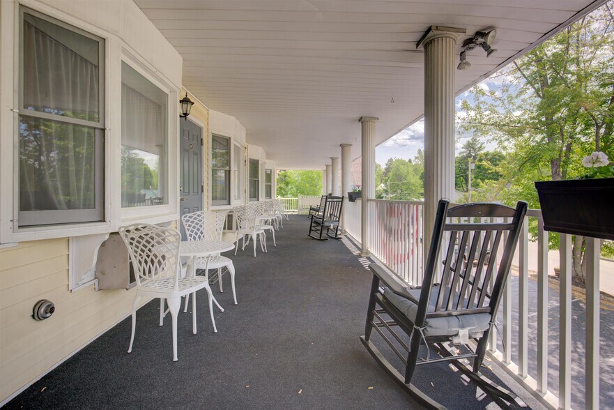 More Photos Of 17 Wilder St, Conway Hotel For Sale