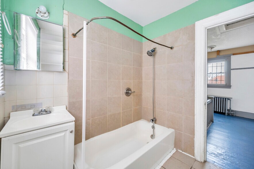 More Photos Of 307 Clinton St, Hempstead Storefront Retail Residential For Sale