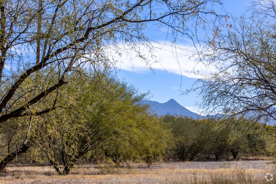 More Photos Of 1333 S Abrego Dr, Green Valley Land For Lease