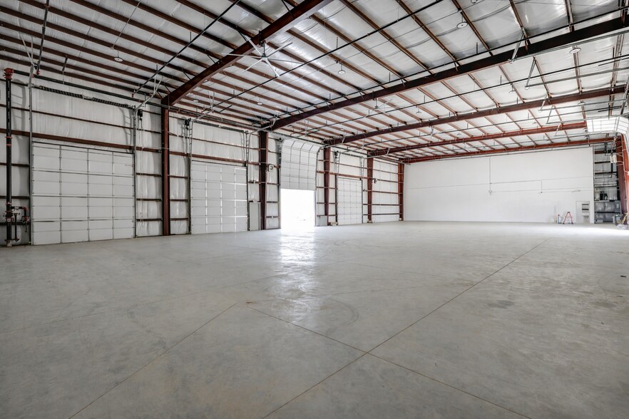 More Photos Of 5701 Parker Henderson Drive, Fort Worth Industrial For Sale