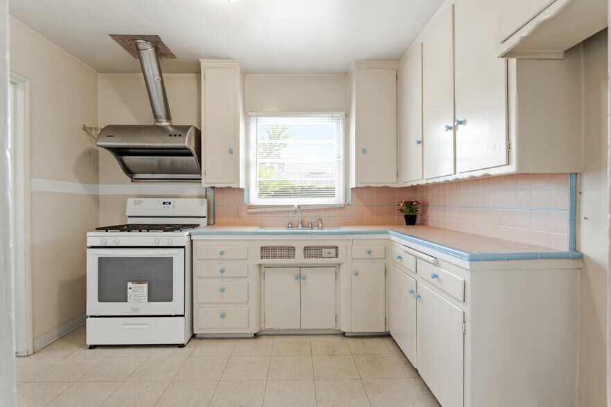 More Photos Of 2553 Nina St, Pasadena Apartments For Sale