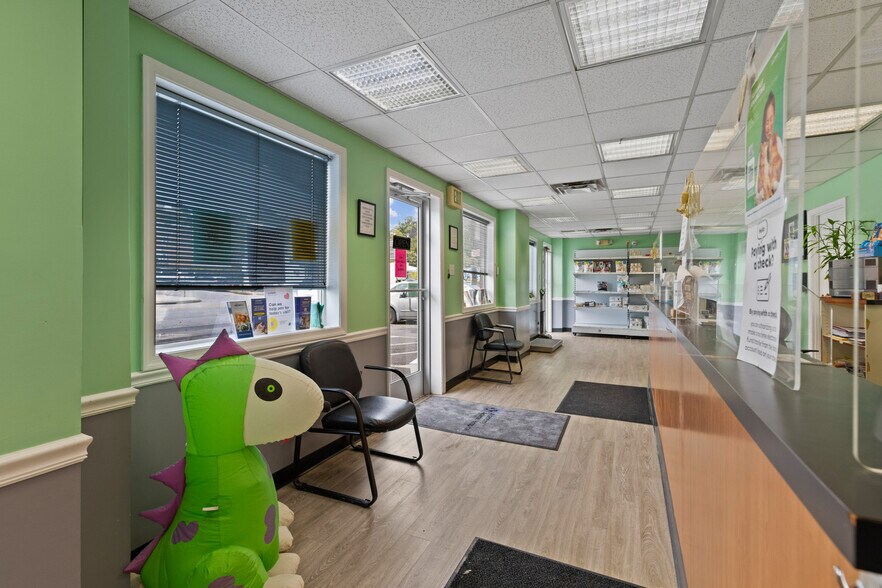 More Photos Of 5915 Belair Rd, Baltimore Veterinarian Kennel For Sale