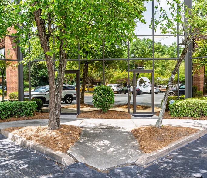 More Photos Of 6160 Peachtree Dunwoody Rd NE, Atlanta Office For Sale