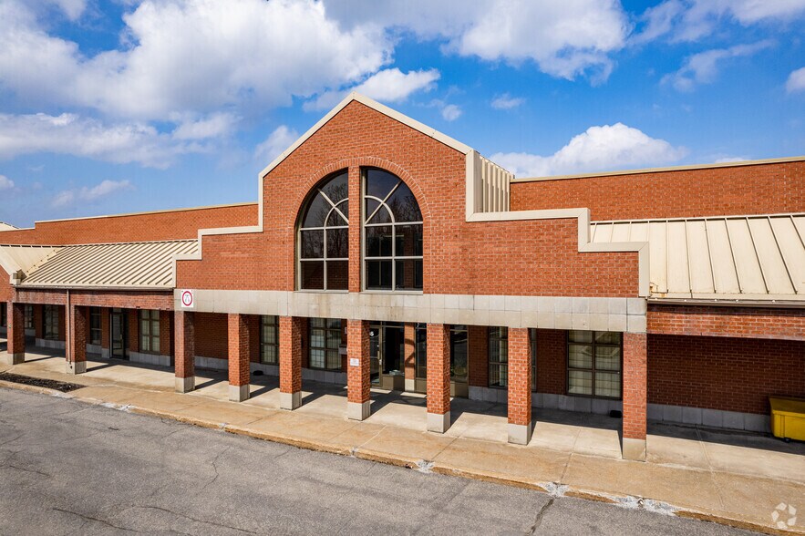 Primary Photo Of 275-395 Rue Kesmark, Dollard-des-Ormeaux Flex For Lease