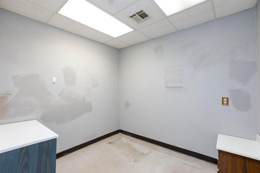 More Photos Of 872 E Sahara Ave, Las Vegas Medical For Lease