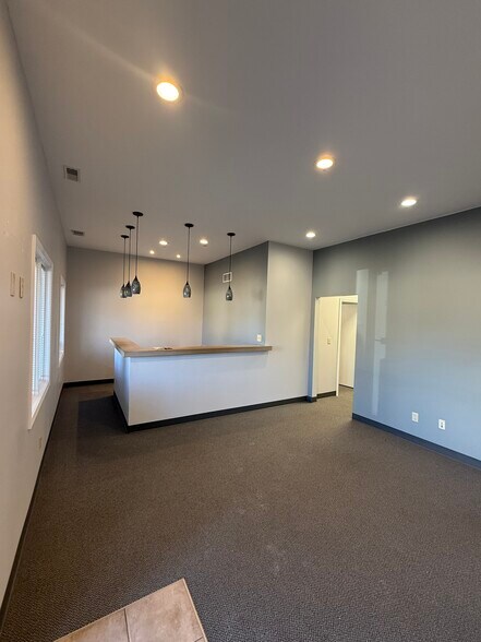 More Photos Of 351-359 S Landmark Ave, Bloomington Medical For Lease