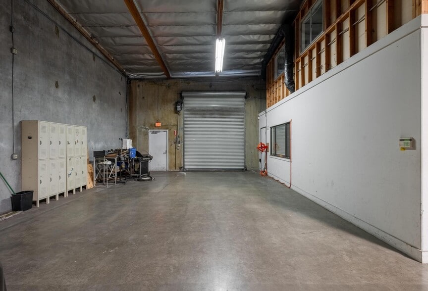 More Photos Of 22809 Lockness Ave, Torrance Warehouse For Sale