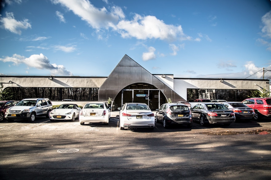 More Photos Of 160 Oak Dr, Syosset Flex For Sale