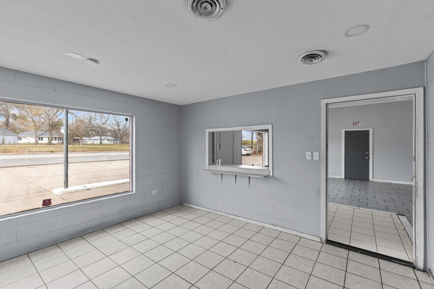 More Photos Of 1306 HWY 155, Palestine Auto Repair For Sale