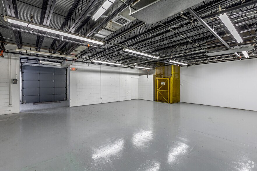 More Photos Of 2401 72nd St N, Saint Petersburg Manufacturing For Sale