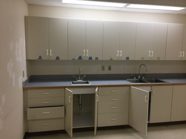 More Photos Of 150 SW Highway 101, Waldport Medical For Lease