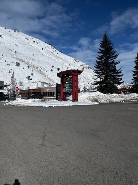 More Photos Of 520 W Broadway Ave, Jackson General Retail For Sale