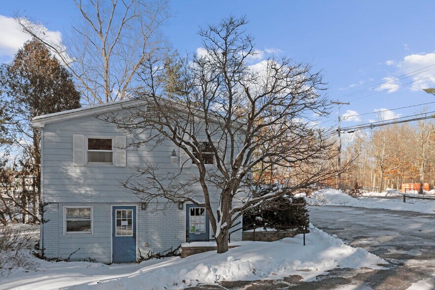More Photos Of 428 NH-108, Somersworth Veterinarian Kennel For Sale