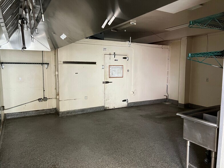 More Photos Of 900 Embarcadero del Mar, Goleta Restaurant For Lease