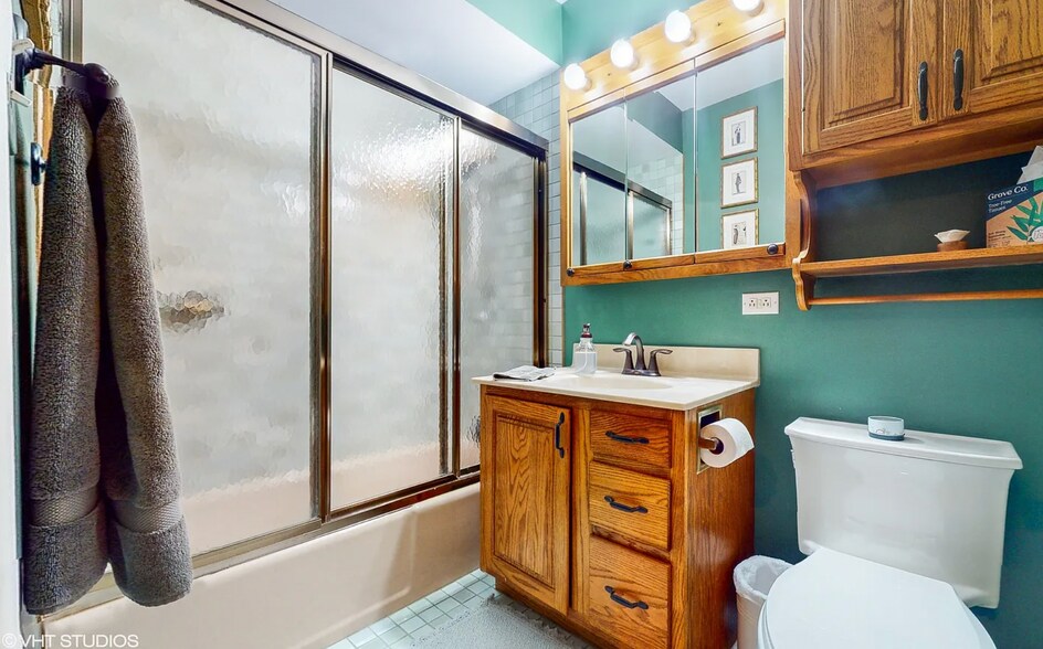 More Photos Of 950 Washington Blvd, Oak Park Apartments For Sale