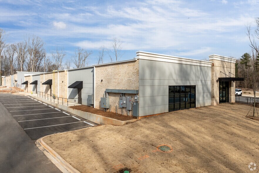 More Photos Of 360 Fort Mill, Fort Mill Unknown For Lease