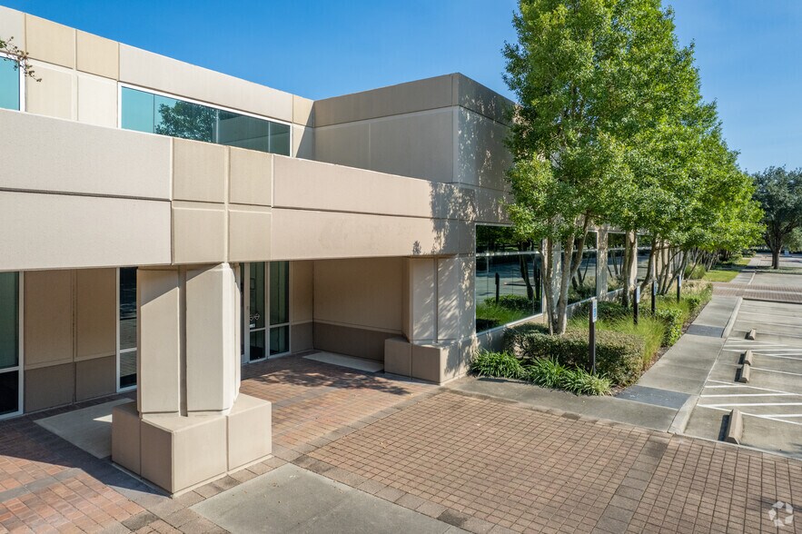 More Photos Of 11410 Greens Crossing Blvd, Houston Light Manufacturing For Sale