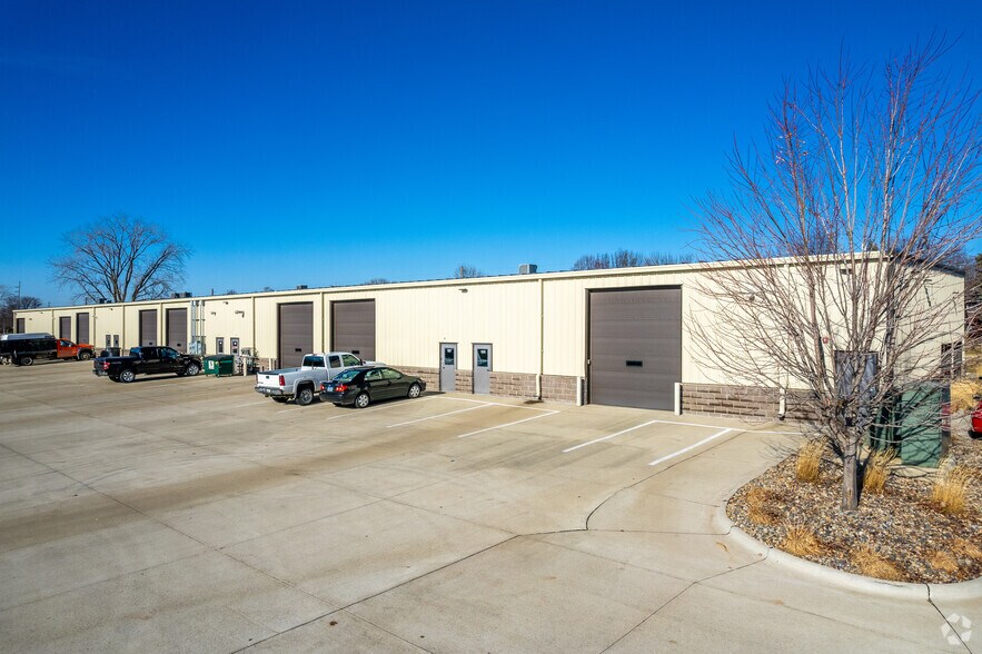 More Photos Of 405 SE Magazine Rd, Ankeny Research And Development For Lease