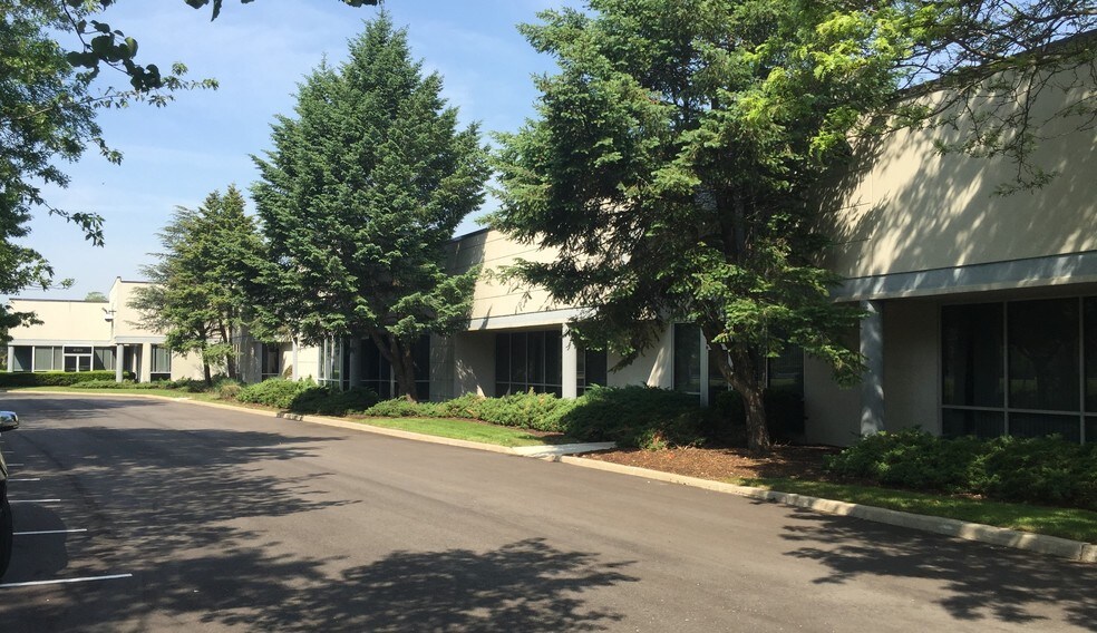 More Photos Of 200-230 Sea Ln, Farmingdale Flex For Sale