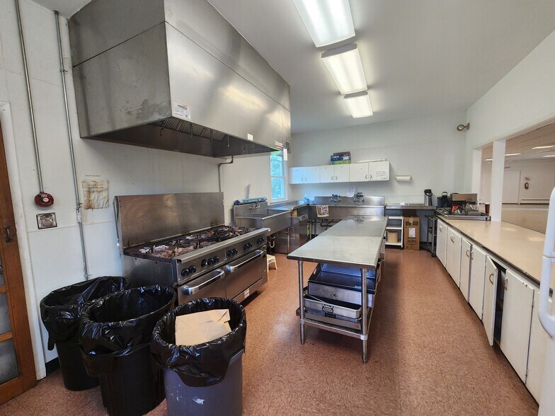 More Photos Of 4408 Albany Post Rd, Hyde Park Specialty For Sale