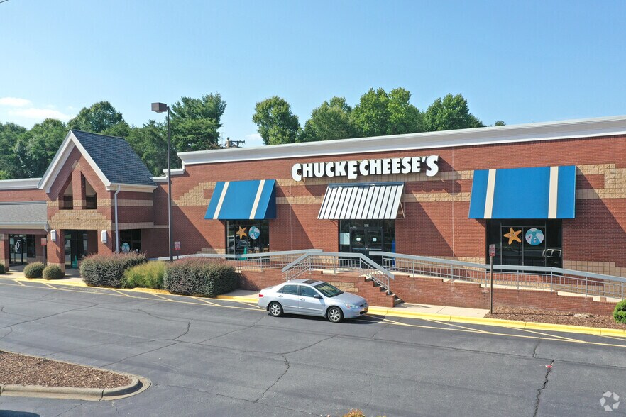 More Photos Of 500-692 Hanes Mall Blvd, Winston-Salem Unknown For Lease