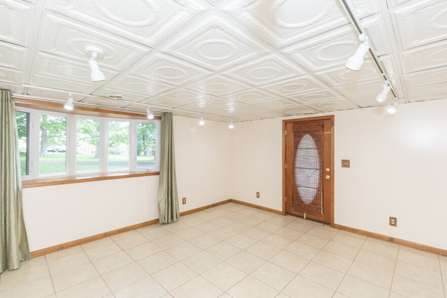 More Photos Of 131 Copenhaver St, Marion Shelter For Sale