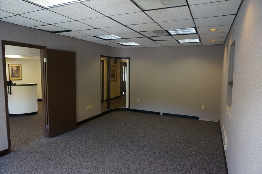 More Photos Of 6600 Clough Pike, Cincinnati Office For Lease
