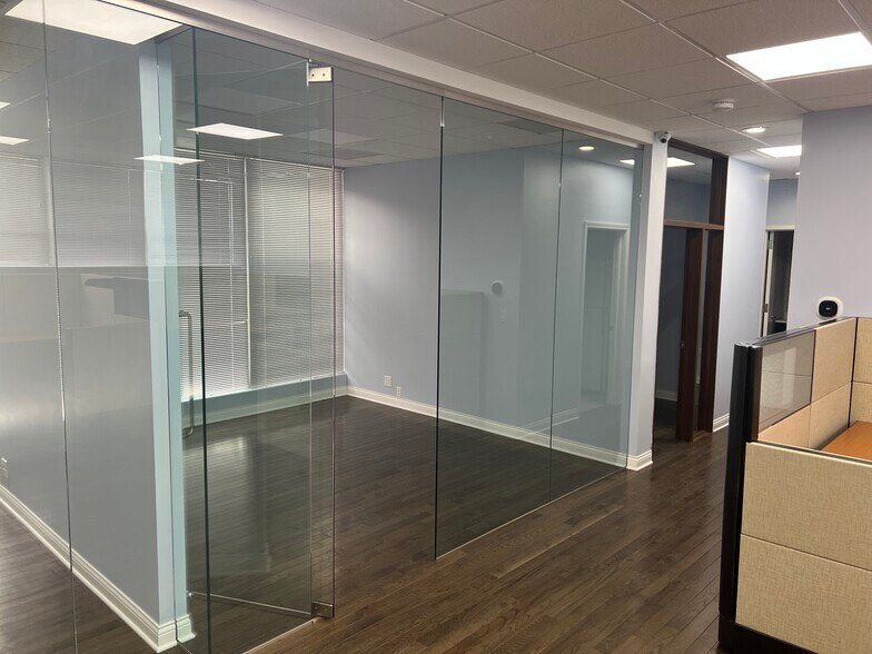 More Photos Of 710 Higgins Rd, Park Ridge Office Residential For Lease
